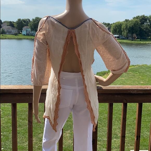 Gimmicks by BKE Cold Shoulder Open Back Embroidered Lace Boho Tunic Top Size S - Picture 10 of 11